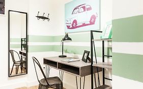 Colorful City-Break Studio In Athens City Center